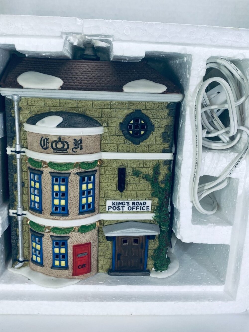 VNTG Dept 56 King's Road Post Office Dickens Village Retired #58017 Light, Box